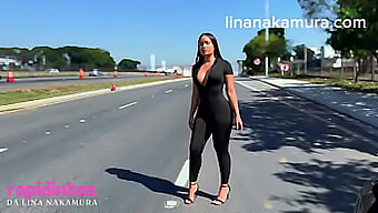 La Belleza Asiática Lina Nakamura Le Hace Una Mamada Al Conductor De Un Camión Y Su Coño En La Carretera